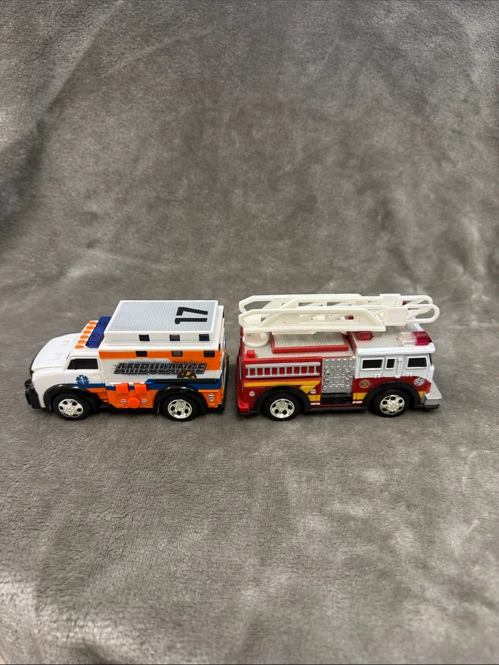 🚒 Road Rippers set Firetruck with Ladder & Ambulance Lights & Sounds B